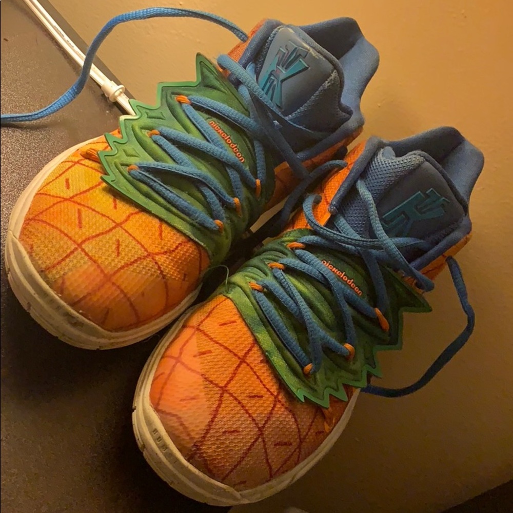 Kyrie II SPONGEBOB pineapple sneakers